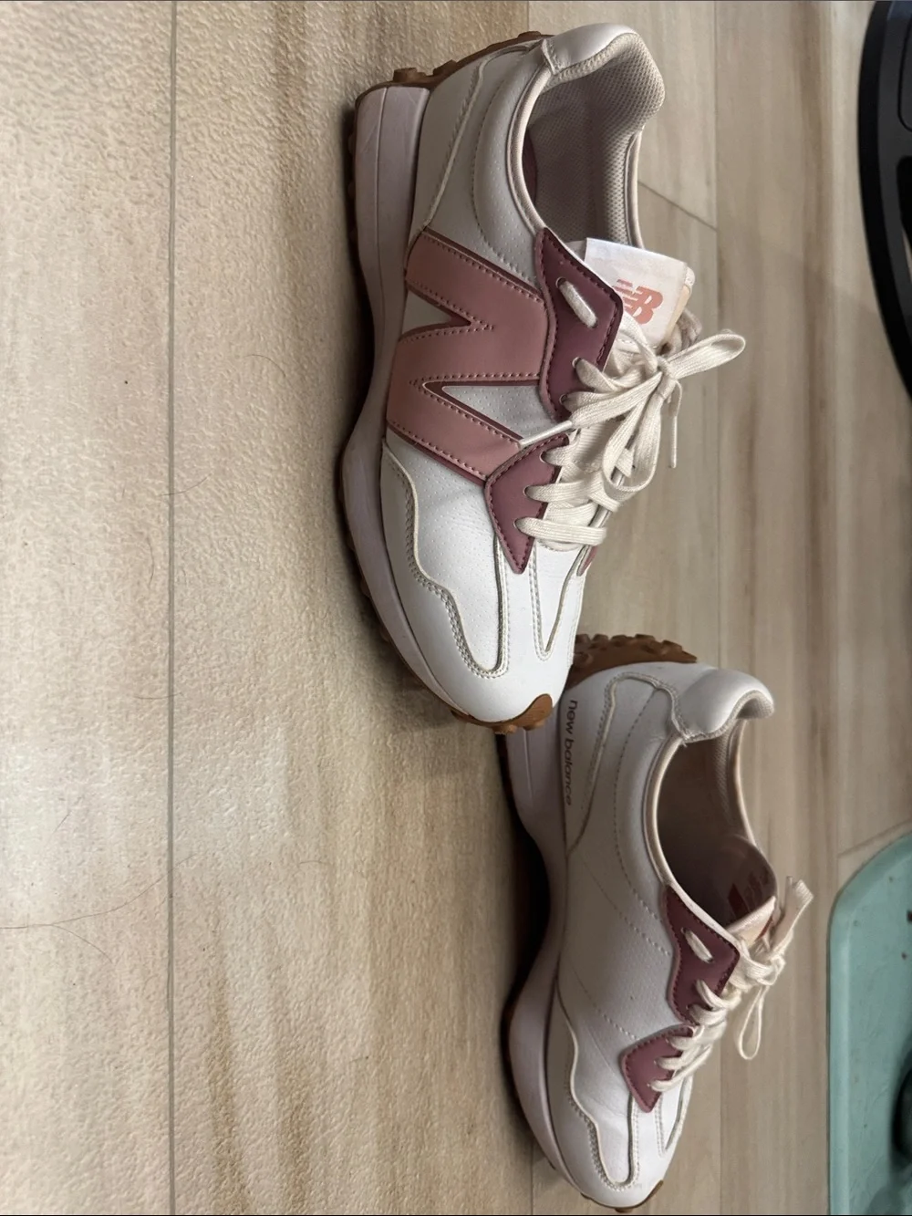 New Balance White & Mauve Lace-Up Sneakers